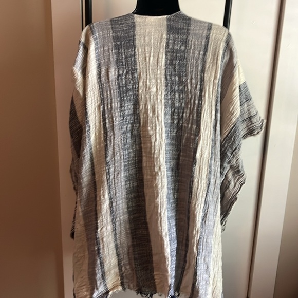 Universal Thread kimono/cover - Picture 3 of 5